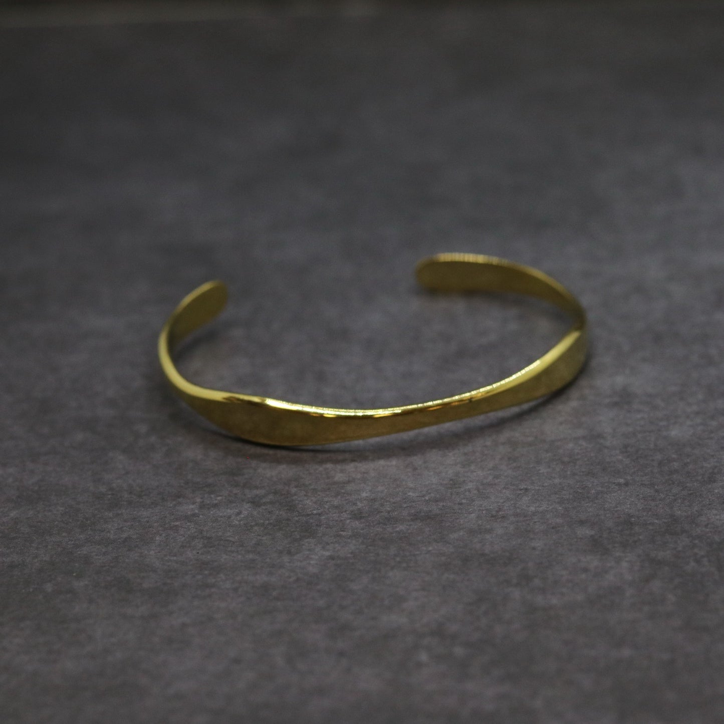Ανδρικό χρυσό ατσάλινο βραχιόλι χειροπέδα Cuff Tonte