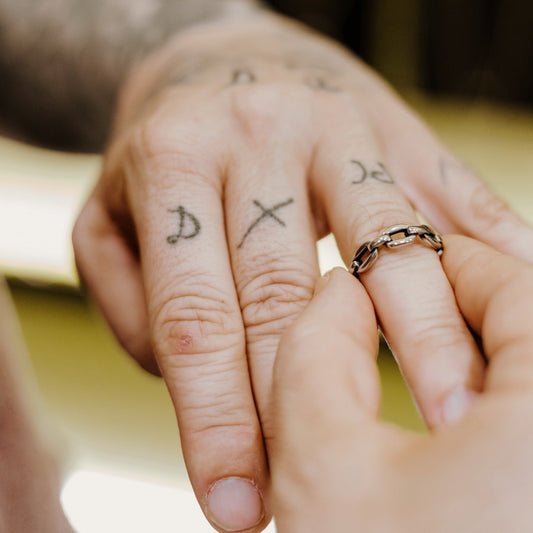 Ανδρικό ασημί ατσάλινο δαχτυλίδι Bond