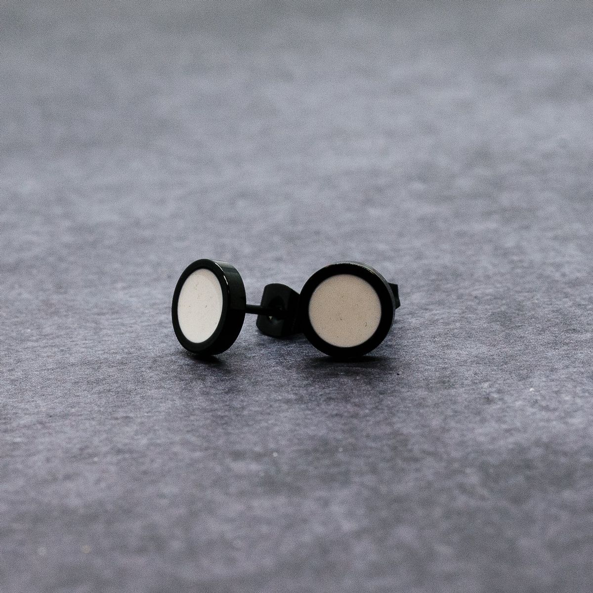 Tack Double (Black-white)