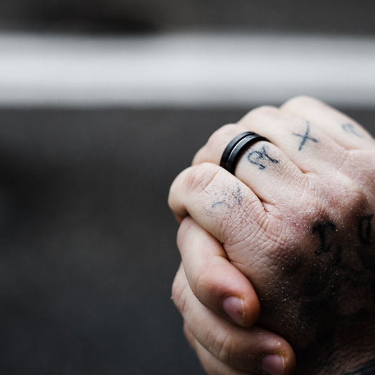 Ανδρικό μαύρο ατσάλινο δαχτυλίδι Strip