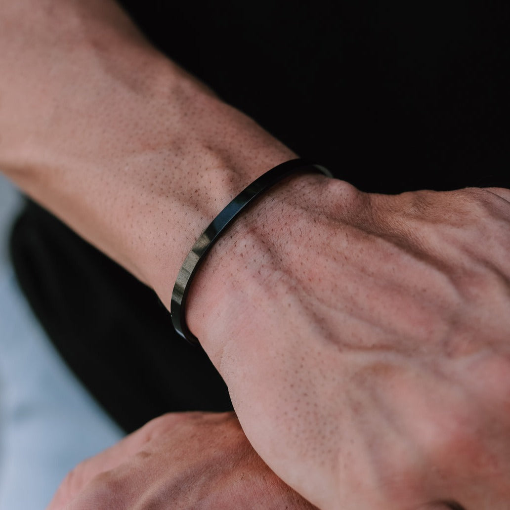 Cuff Black 6mm (Stainless)