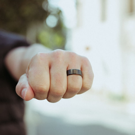 Ανδρικό μαύρο ατσάλινο δαχτυλίδι Tres