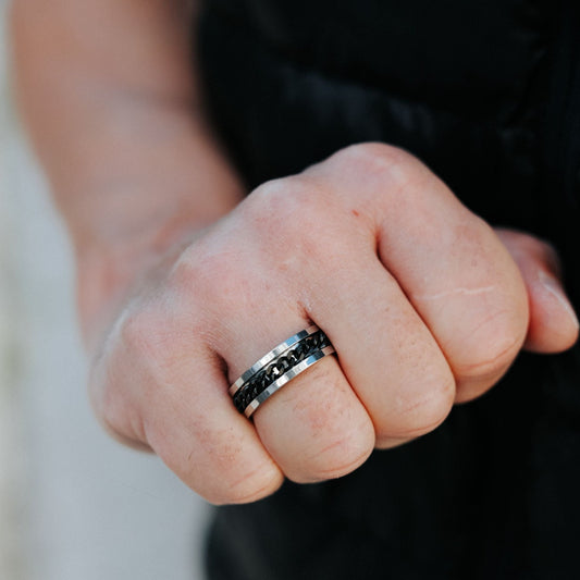 Ανδρικό ασημί-μαύρο ατσάλινο δαχτυλίδι spin
