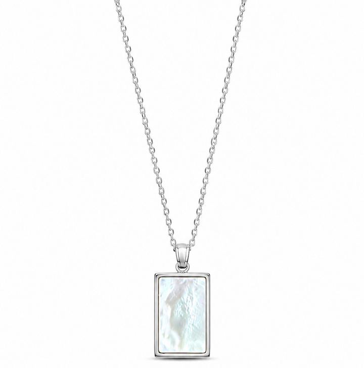 Block Pendant, premium ανδρικό κολιέ με λευκο ορθογώνιο στοιχείο, φυσικές σκούρες νερώσεις, polished silver πλαίσιο και ασημί αλυσίδα, σε minimal streetwear αισθητική.