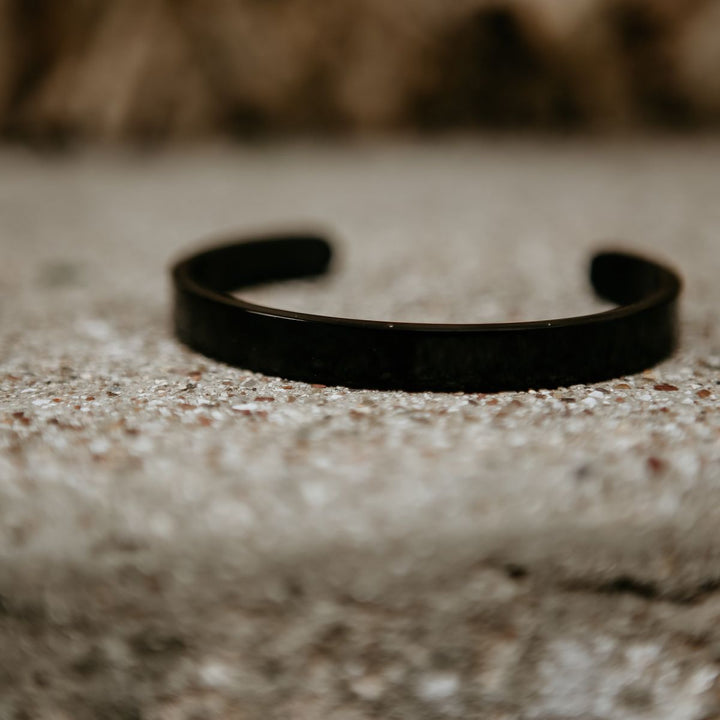 Ανδρικό μαύρο ατσάλινο βραχιόλι χειροπέδα Cuff 8mm