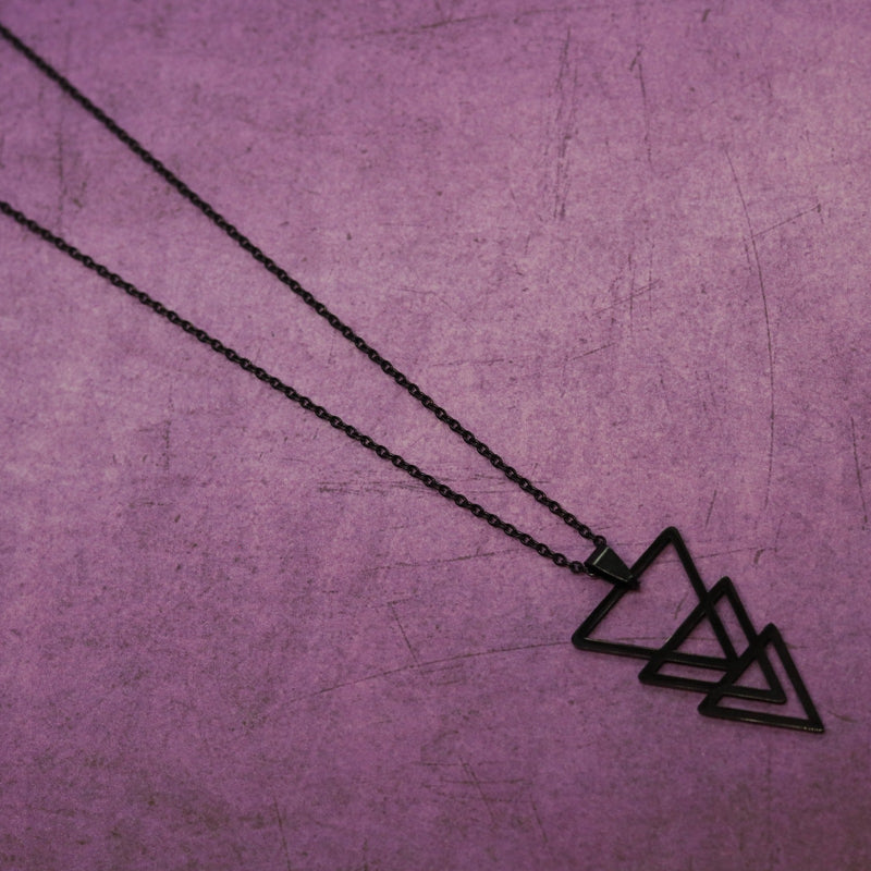 Triangle V Chain (Black)