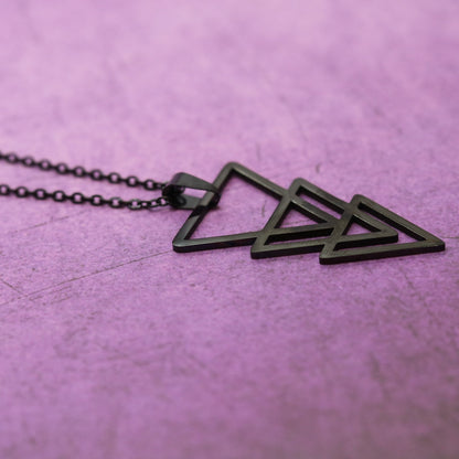 Triangle V Chain (Black)